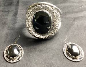 lot 127 image: Vintage Whiting & Davis Silver Tone Hematite Cuff Bracelet and Earrings Set