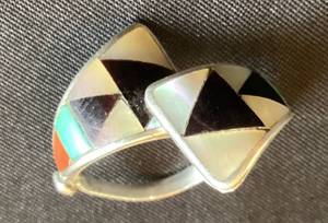 lot 55 image: Wrap Design Zuni Stamped .925 Sterling Silver Multi Stone Inlay Ring - Size 10.5