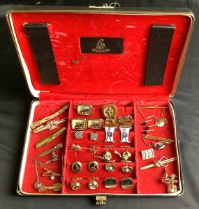 lot 143 image: Mens Collection of Cuff Links, Tie Tacks, Tie Clips, Shirt Studs - many from Swank in Original Swank Box