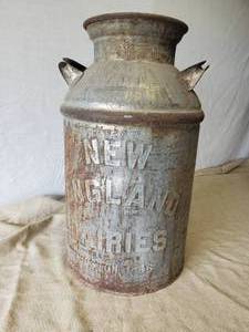 lot 10 image: RARE Vintage New England Dairies Milk Can