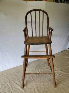 lot 14 image: Vintage Wooden Highchair in solid good Condition