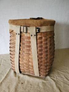 lot 18 image: Vintage Putney Basketville Gathering Basket Good Condition