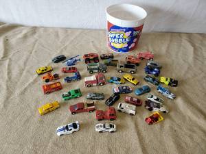 lot 29 image: Bucket of Vintage Cars Hotwheels, Matchbox and more