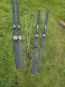 lot 44 image: 2 Pair Vintage HEAD Snow Skis  Great For Display