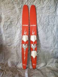 lot 53 image: Lake Region Lightning Vintage Childrens Water Skis