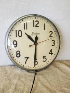 lot 55 image: Vintage Sessions Wall Clock in Working condition