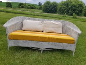 lot 64 image: Awesome Wicker Couch with recovered Cusion and Throw Pillows
