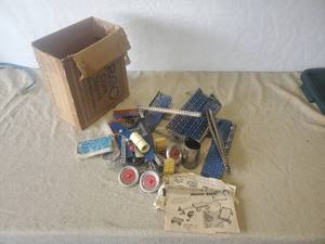 lot 69 image: Vintage Erector Set Unsure if its Complete With instructions