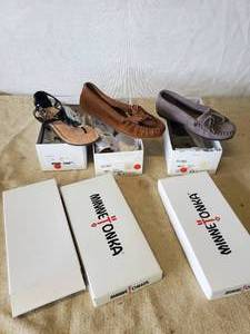lot 91 image: Lot of 3 Pair of New with Box Minnetonka Moccasins Various Sizes