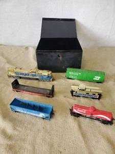 lot 93 image: Vintage Metal Box with Train Cars, Burlington Northern, Golden Eagle, Coca Cola and more