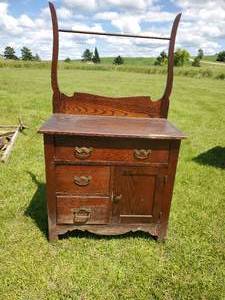 lot 115 image: Antique Dry Sink Wash Stand in Good Condition