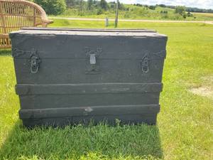 lot 118 image: Vintage Solid Wooden Trunk