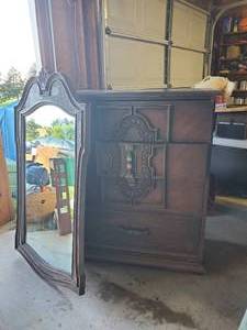 lot 126 image: Antique Dresser and 2 Mirrors one Wall hanging one Desk Top