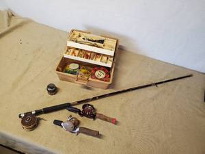 lot 129 image: Fishing Lot, two Reels Ocean City, Hiawatha, and others with tackle box with Tackle