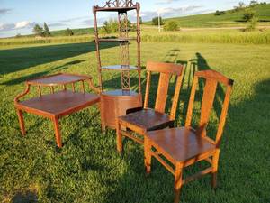lot 139 image: Fantastic Tall Vintage Corner Shelf, Vintage Corner Table, 2 Vintage chairs