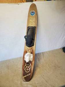 lot 144 image: Vintage Hydro-Flite Trick Ski
