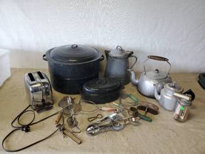 lot 89 image: Lot of Misc Vintage Kitchen Items.  LARGE Enamelware Bath Canner, Roasting Pan, Coffee Pots and much more