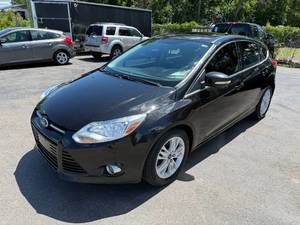 lot 2 image: 2012 Ford Focus SEL