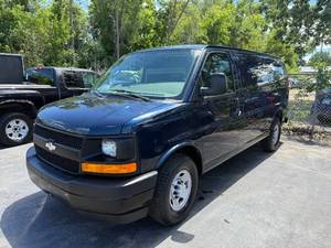 lot 5 image: 2017 Chevrolet 2500 Cargo Van
