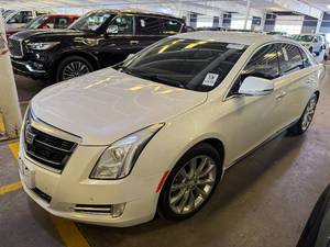 lot 14 image: 2016 Cadillac XTS AWD