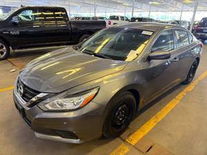lot 15 image: 2017 Nissan Altima 2.5 S