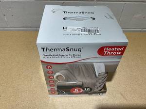 lot 204 image: Therma Snug Chenilla Knit Reverse to Sherpa Heated Throw