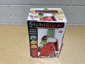 lot 239 image: Nutrislicer 3-in1 Kitchen SpinningRotating Mandoline Countertop Vegetable Slicer Fruits Slicer