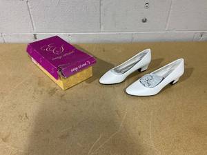 lot 306 image: Easy Street Womens 30-5503- Size 10M