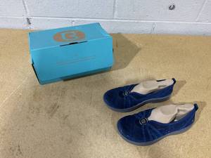 lot 310 image: Bzees Womens Niche Embellished Cushioned Slip-On Sneakers- Size 6.5M