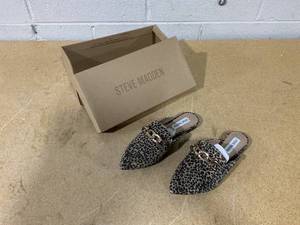 lot 311 image: Steve Madden Faraway Leopard Slip On Pointed Toe Chain Detailed Mule- Size 6