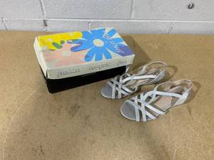 lot 314 image: LifeStride Womens Yaya Sandal- Size 6M