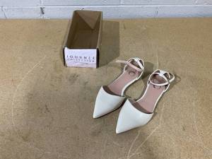lot 320 image: Journee Womens Reba Ankle Strap Pointed Toe Ballet Flats- Size 8