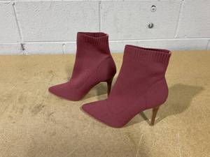 lot 321 image: Journee Collection Womens Milyna Pull On Stiletto Booties- Size 7