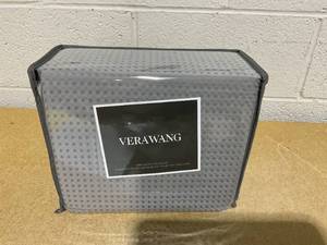 lot 138 image: Vera Wang - King Duvet Cover Set, Premium Cotton Bedding with Matching Shams, Modern Luxurious Bedding Set, Oeko-Tex Certified (Puckered Texture Grey, King)