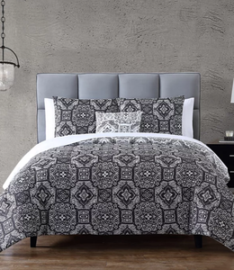 lot 56 image: Hallmart Collectibles Amalie 12-Pc. California King Comforter Sets