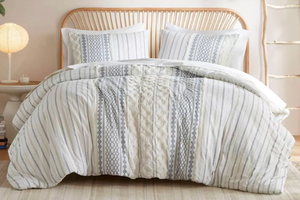 lot 142 image: FullQueen nkIvy 3pc Imani Printed Duvet Cover Set with Chenille