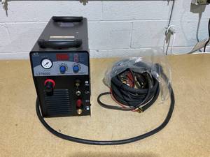 lot 52 image: Lotos LTP8000 80 A Plasma Cutter with Pilot ARC Metal Cutter
