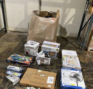 lot 901 image: Wholesale Pallet of Miscellaneous Items