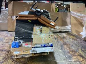 lot 907 image: Wholesale Pallet of Miscellaneous Items