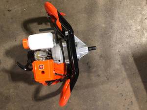 lot 52 image: 52 cc Gasoline Engine Single-Cylinder 2-Stroke Post Hole Digger ( Drill Bits Not Included) Customer Returns See Pictures