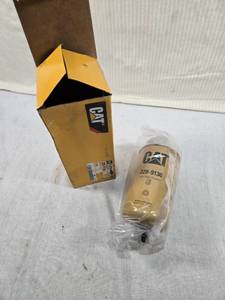 lot 30 image: Caterpillar CAT Element Filter 228-9130