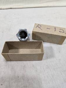lot 67 image: Lot of 5 Flow Control Valve R-12