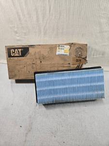 lot 77 image: CAT Air Filter 265-6618