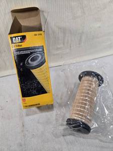 lot 81 image: Caterpillar 322-3155 Oil Filter