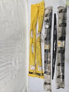 lot 85 image: Lot of 4 Caterpillar Windshield Wiper Blades  161-3670