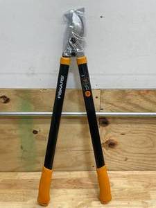 lot 118 image: Fiskars Loppers 1 12 (0721258.55)