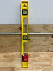 lot 166 image: Tool Essentials 24 Level (0721252.39)