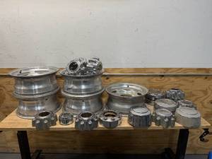 lot 51 image: Ford Various center caps, hub caps  wheel rims