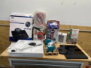 lot 209 image: Lot of 4 - Various Electronics
