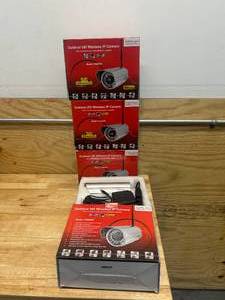 lot 216 image: FOSCAM Lot of 4- Outdoor HD Wireless IP Cameras